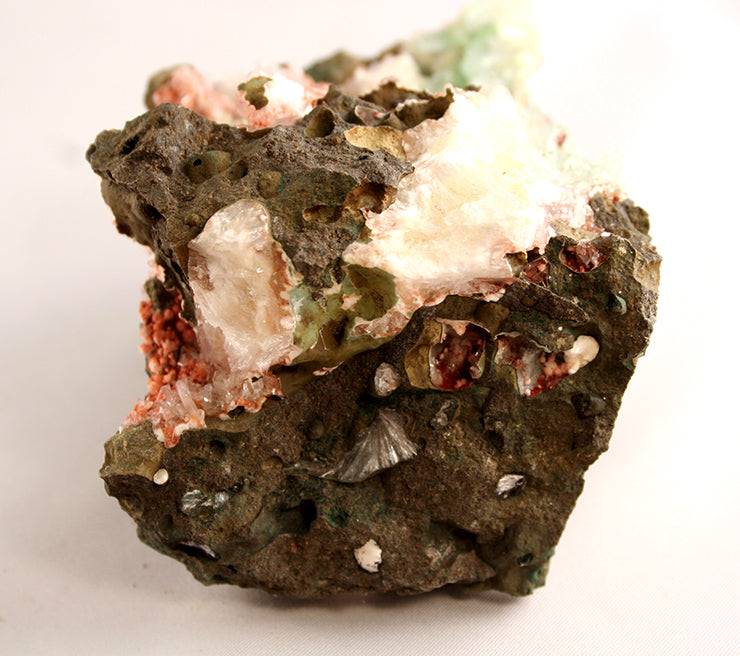 Heulandite-Apophylite-Gyrolite-back view