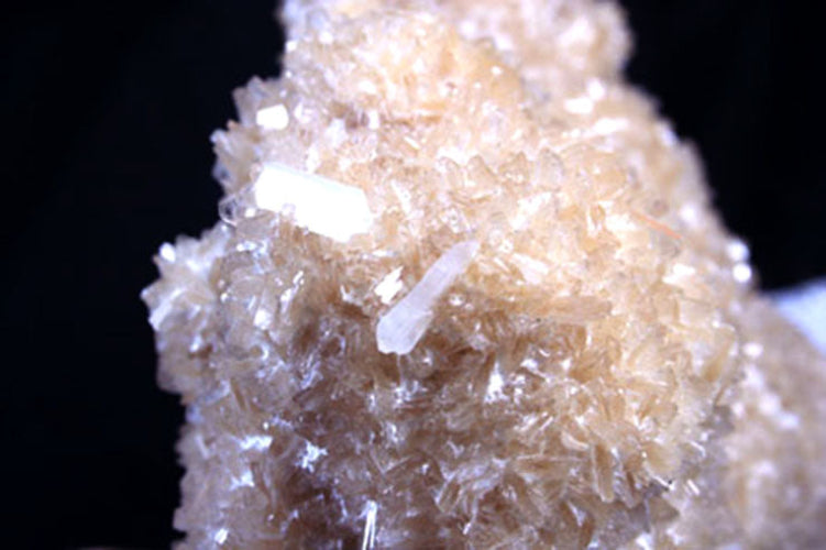 10103_Stilbite and apophylite close up of apophylite crystals