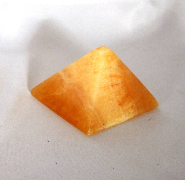 Pyramid-golden-Calcite-polished-4-sides-small 