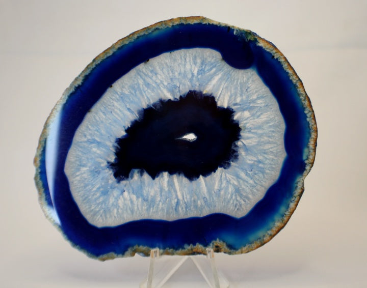Agate slab showing thick crystal band and agate center