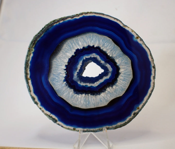 Agate slab showing inner crystal and agate circles