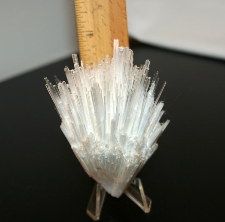 10361 Mesolite spray cluster -index image with ruler