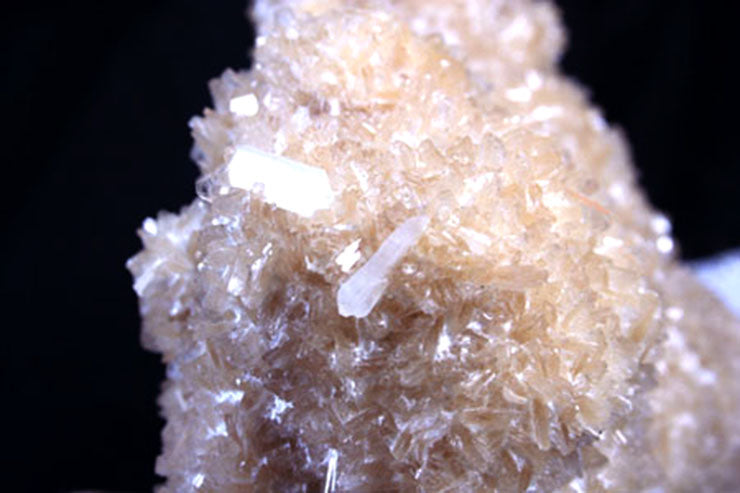 10103_Stilbite and apophylite close up of apophylite crystals