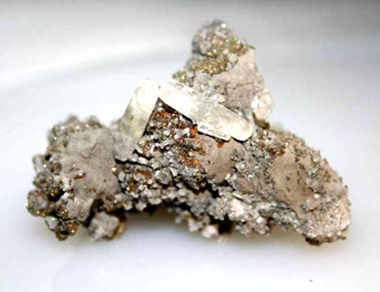 10108_Quartz crystals on pyrite and chalcopyrite matrix-side view