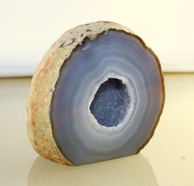 10251_Brazilian Agate half - side view showing bands
