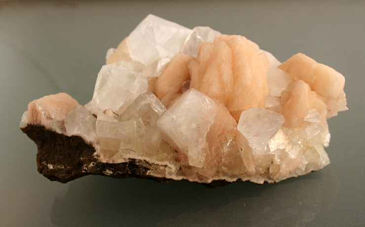 Stilbite - bowtie partial crystal with Apophillite- front