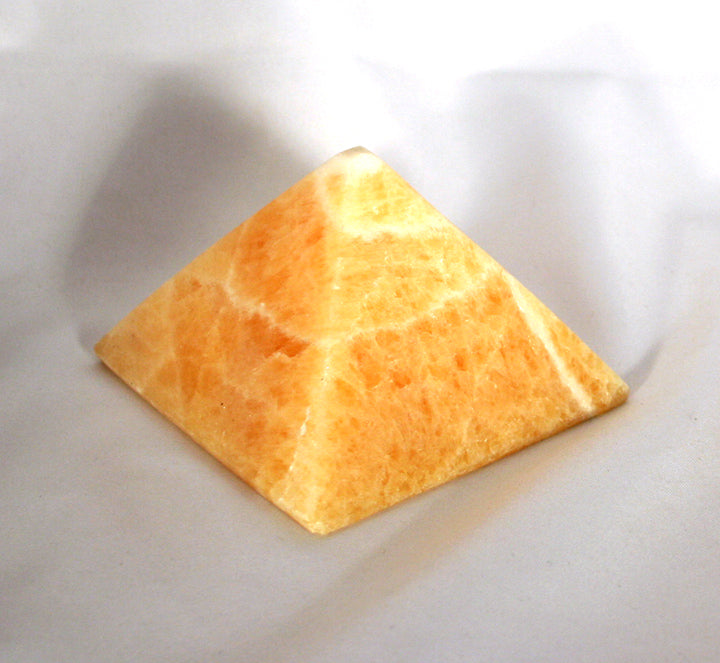 Pyramid-golden-Calcite-polished-4-sides-large