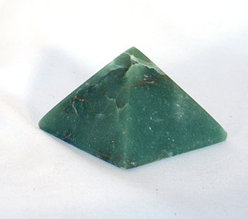 Pyramid - polished green adventurine - variant 2